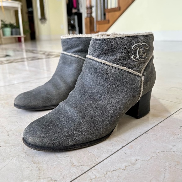 Chanel CC Grey Shearing Ankle Boots Booties 38.5 - Picture 8 of 9